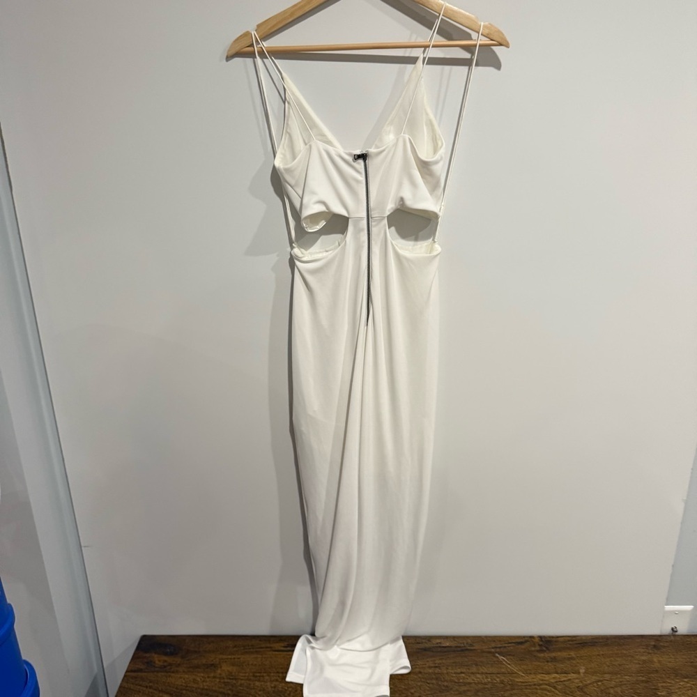 Alice + Olivia Havana Cutout Maxi Dress in White - Picture 6 of 13